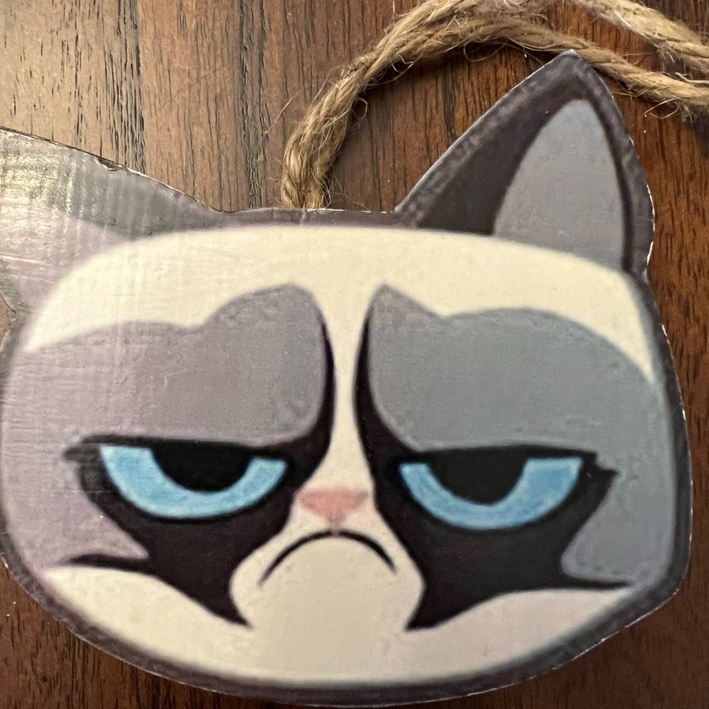 Grumpy Cat Hanging Ornament - Picture 4 of 12